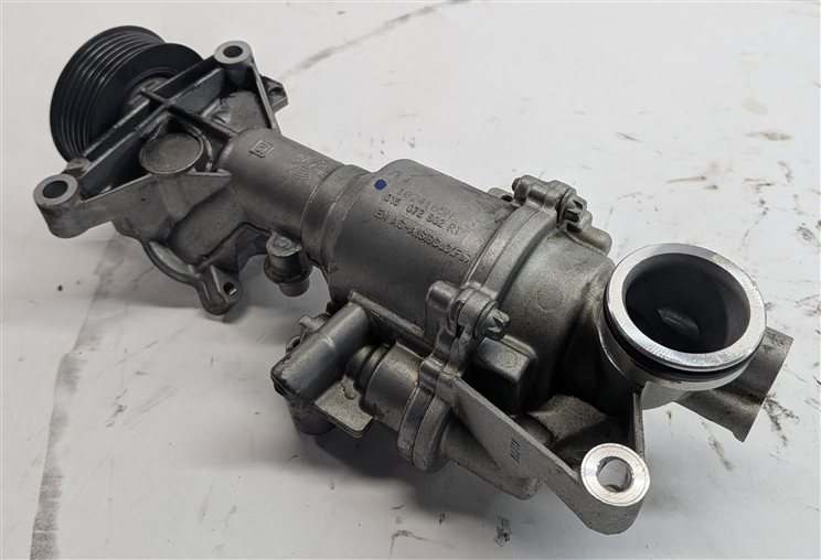 Thumbnail 6: 2017 MERCEDES C300 (W205) 2.0L (274.920) ENGINE WATER COOLANT PUMP w/ THERMOSTAT