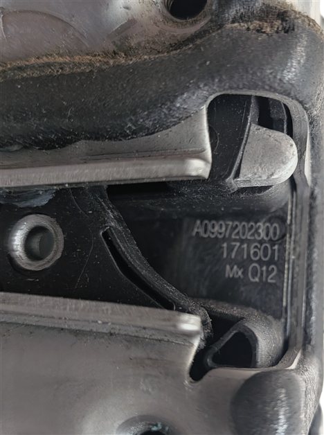 Thumbnail 4: 15-22 MERCEDES C300 C350 C400 C450 E300 E350 E400 E450 GLC300 DRIVER DOOR LATCH