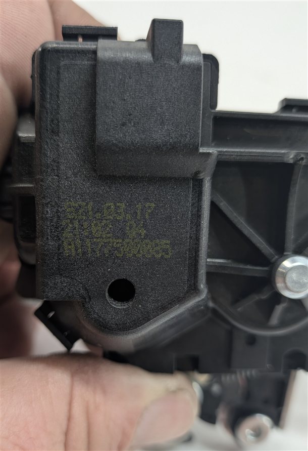 Thumbnail 4: 2017 MERCEDES C300 (W205) REAR TRUNK LID LOCK LATCH ACTUATOR ASSEMBLY