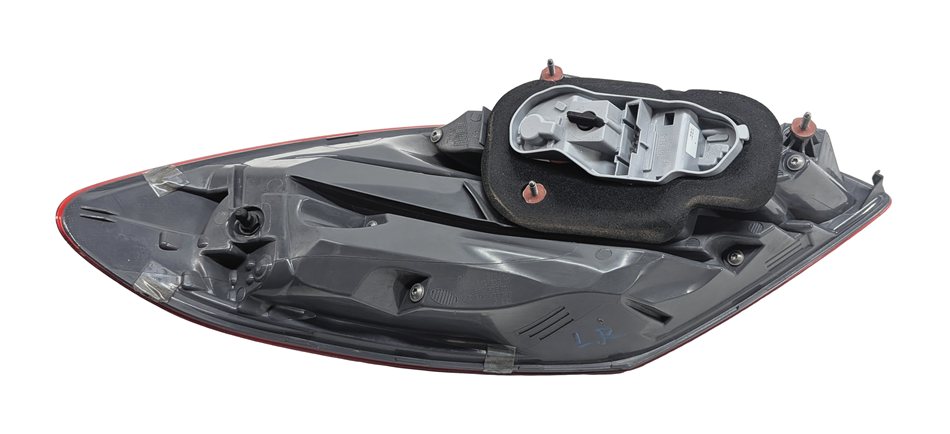 Thumbnail 4: 15-17 MERCEDES C-CLASS (W205) REAR LEFT INCANDESCENT TAILLIGHT BRAKE LIGHT LAMP