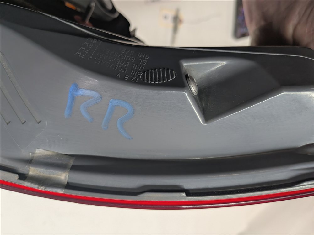 Thumbnail 11: 15-17 MERCEDES C-CLASS (W205) REAR RIGHT INCANDESCENT TAILLIGHT BRAKE LIGHT LAMP