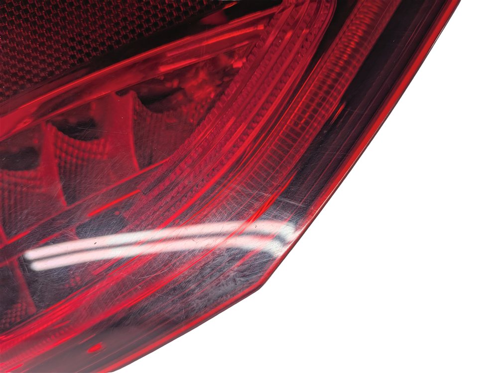 Thumbnail 7: 15-17 MERCEDES C-CLASS (W205) REAR RIGHT INCANDESCENT TAILLIGHT BRAKE LIGHT LAMP