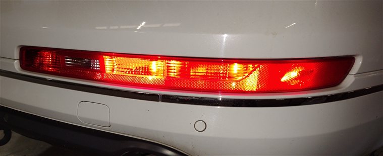 Thumbnail 2: 2007-2015 AUDI Q7 (4L) REAR RIGHT PASSENGER BUMPER LOWER TAILLIGHT LIGHT LAMP