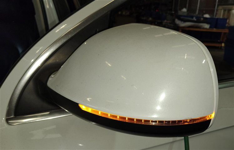 Thumbnail 2: 2013-2015 AUDI Q7 (4L) LEFT DRIVER P-FOLD BLIND SPOT DOOR MIRROR (White)