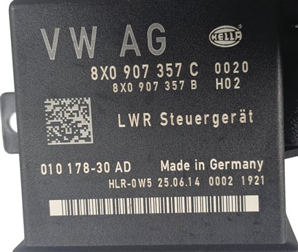 Thumbnail 6: 2015 AUDI Q7 (4L) HEADLIGHT RANGE CONTROL MODULE w/LED DRL