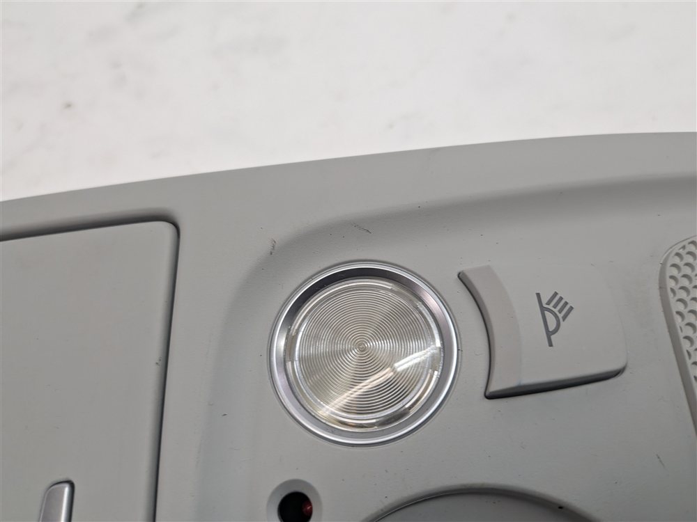 Thumbnail 10: 2013 AUDI Q5 (B8 8R) FRONT ROOF DOME COURTESY LIGHT (Grey)