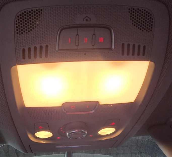 Thumbnail 2: 2013 AUDI Q5 (B8 8R) FRONT ROOF DOME COURTESY LIGHT (Grey)