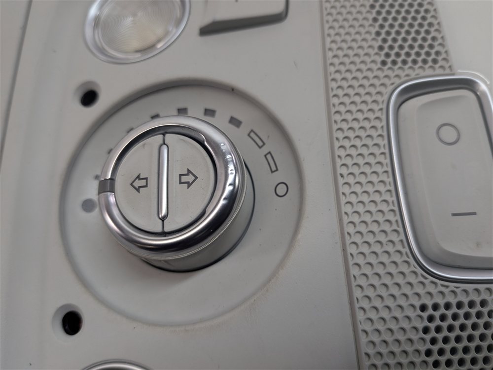 Thumbnail 9: 2013 AUDI Q5 (B8 8R) FRONT ROOF DOME COURTESY LIGHT (Grey)