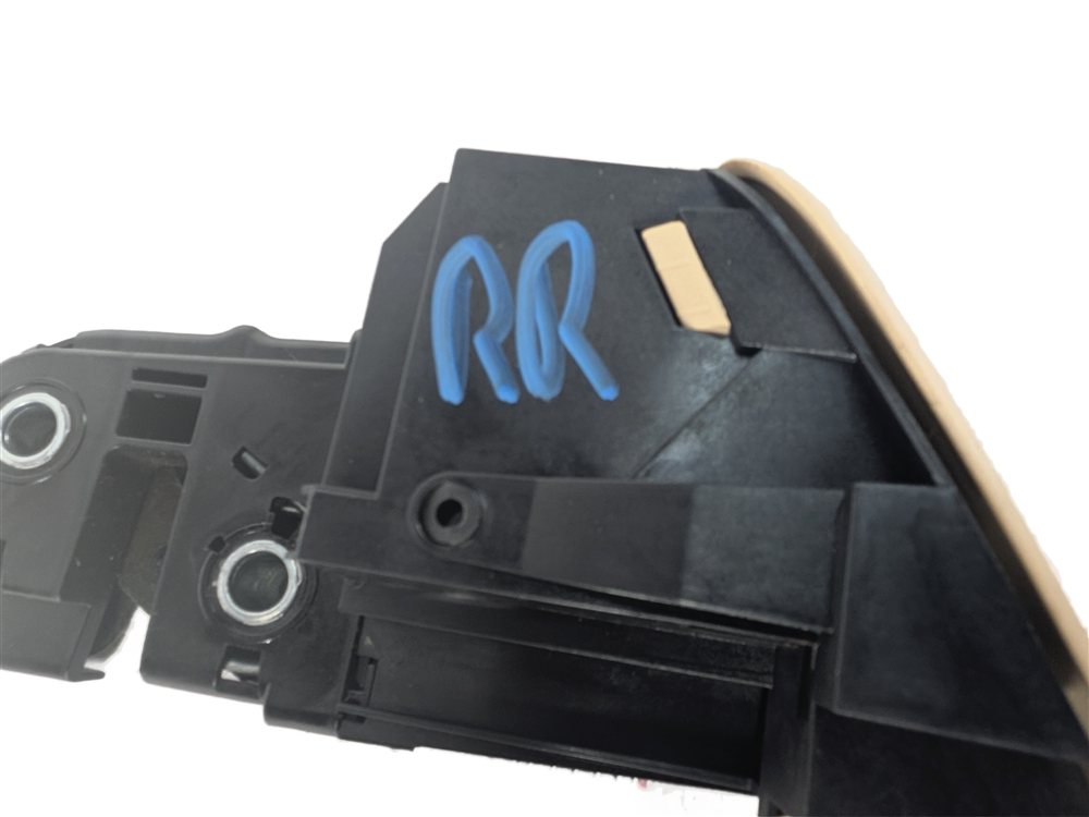 Thumbnail 6: 2012 AUDI A6 (C7 4G) REAR RIGHT SEAT BACK KEY LOCK LATCH (Beige)