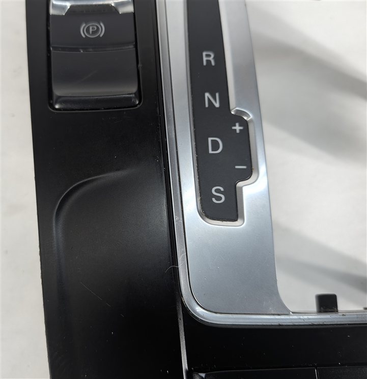 Thumbnail 10: 2011 AUDI Q5 (B8 8R) CENTER CONSOLE AUTOMATIC SHIFT TRIM BEZEL TRACTION SWITCH