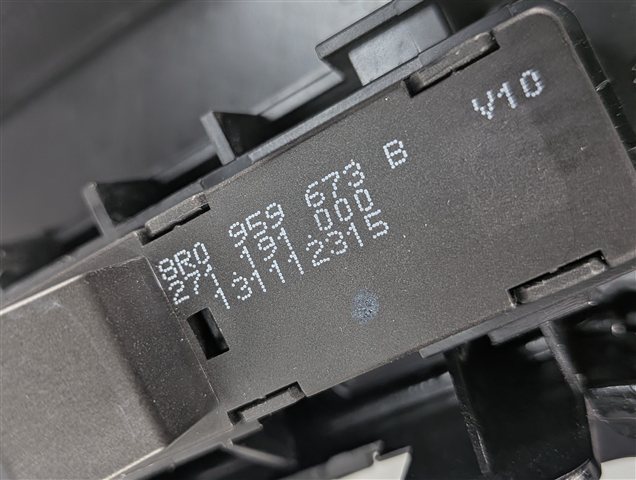 Thumbnail 8: 2011 AUDI Q5 (B8 8R) CENTER CONSOLE AUTOMATIC SHIFT TRIM BEZEL TRACTION SWITCH