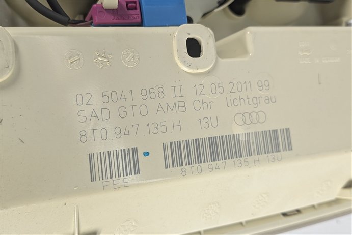 Thumbnail 6: 2011 AUDI Q5 (B8 8R) OVERHEAD DOME READING COURTESY LIGHT CONSOLE (Gray)