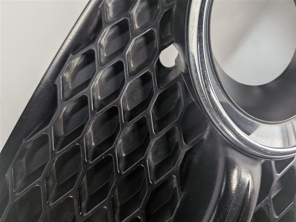 Thumbnail 10: 2009-2012 AUDI Q5 (B8 8R) RIGHT FRONT PASSENGER FOGLIGHT FOG LIGHT GRILLE TRIM