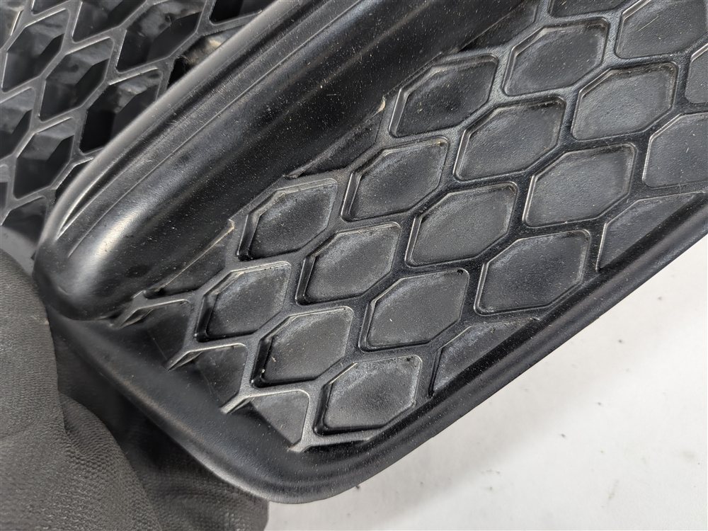 Thumbnail 7: 2009-2012 AUDI Q5 (B8 8R) RIGHT FRONT PASSENGER FOGLIGHT FOG LIGHT GRILLE TRIM