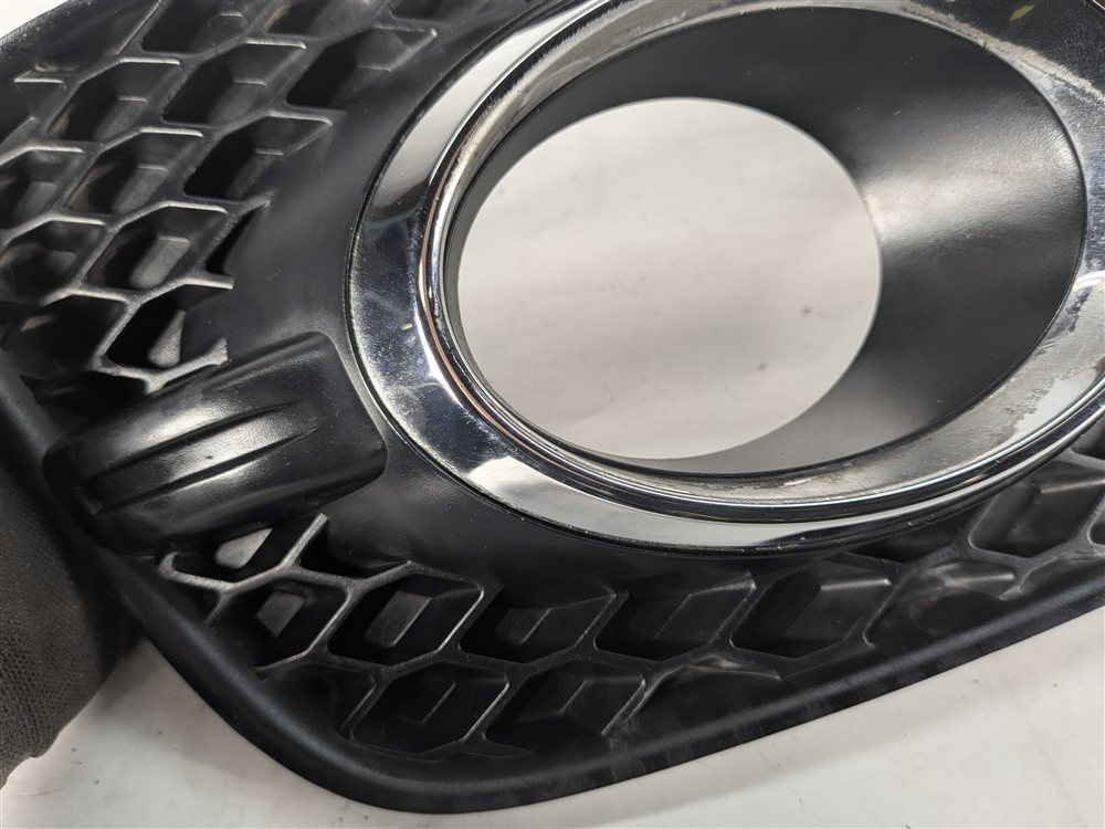 Thumbnail 10: 2009-2012 AUDI Q5 (B8 8R) LEFT FRONT DRIVER FOGLIGHT FOG LIGHT GRILLE TRIM