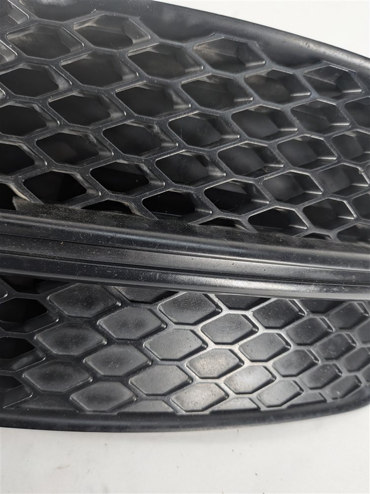 Thumbnail 7: 2009-2012 AUDI Q5 (B8 8R) LEFT FRONT DRIVER FOGLIGHT FOG LIGHT GRILLE TRIM