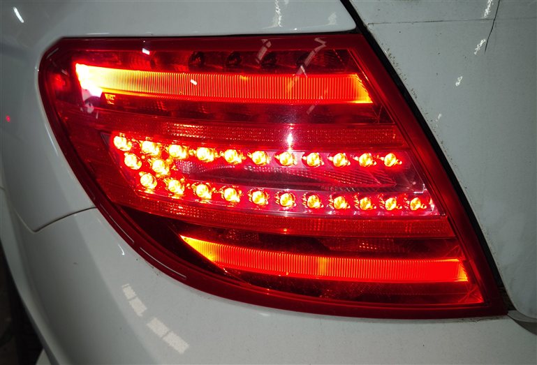 Thumbnail 2: 2012-2015 MERCEDES BENZ C250 C300 C350 (W204) LEFT DRIVER TAILLIGHT BRAKE LIGHT