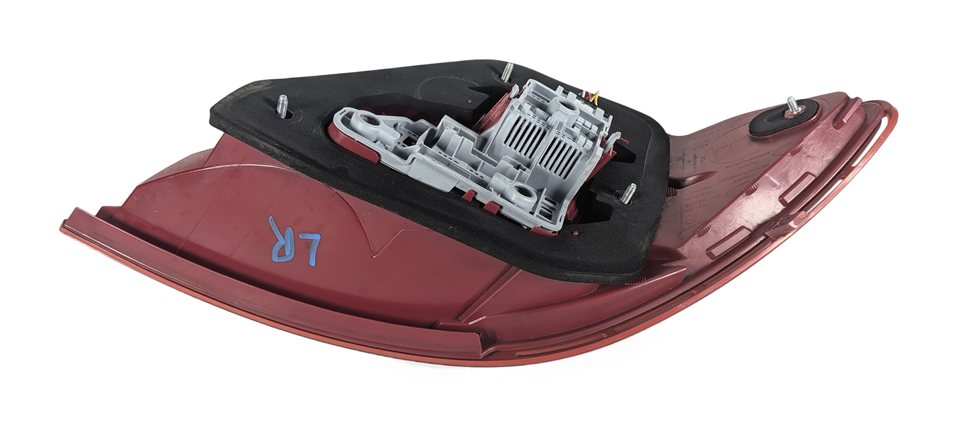 Thumbnail 6: 2012-2015 MERCEDES BENZ C250 C300 C350 (W204) LEFT DRIVER TAILLIGHT BRAKE LIGHT