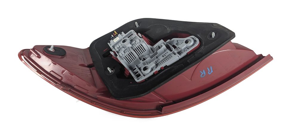 Thumbnail 6: 12-15 MERCEDES BENZ C250 C300 C350 (W204) RIGHT PASSENGER TAILLIGHT BRAKE LIGHT