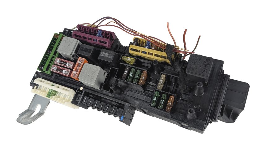 2013 MERCEDES C250 W204 1.8L FRONT SAM SIGNAL ACQUISITION MODULE FUSE BOX