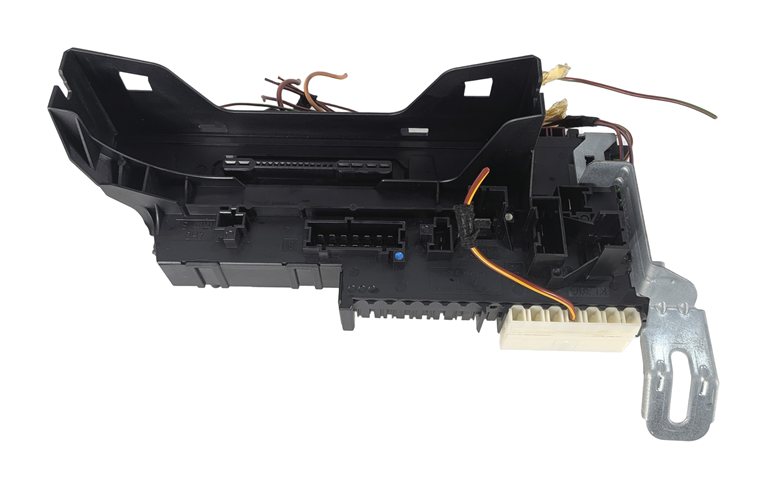 Thumbnail 4: 2013 MERCEDES C250 W204 1.8L FRONT SAM SIGNAL ACQUISITION MODULE FUSE BOX