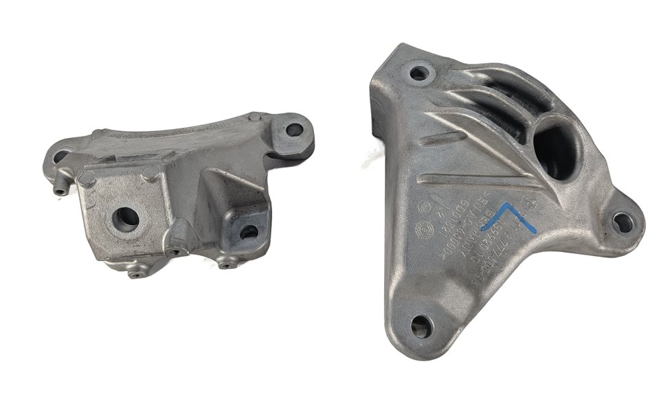 Thumbnail 2: 2011 BMW 535i F10 3.0L N55 LEFT/RIGHT ENGINE MOUNT SUPPORT BRACKET SET/2