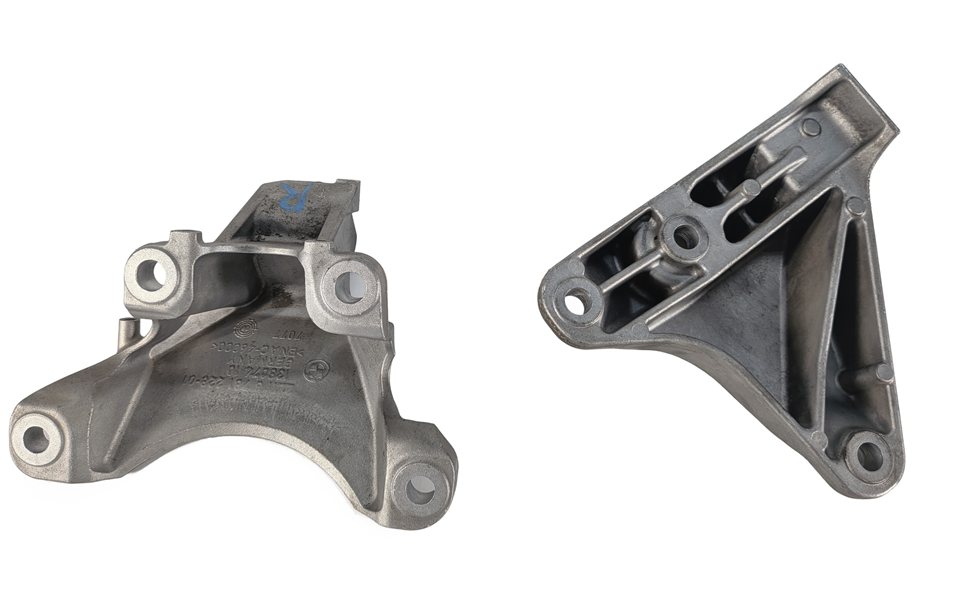 Thumbnail 3: 2011 BMW 535i F10 3.0L N55 LEFT/RIGHT ENGINE MOUNT SUPPORT BRACKET SET/2