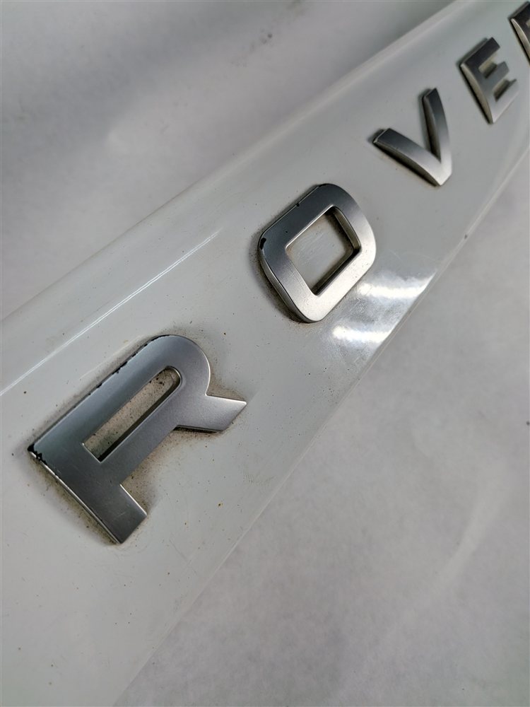 Thumbnail 11: 2011 RANGE ROVER SPORT L320 REAR TAILGATE LOWER TRIM MOULDING w/ LETTERS (White)