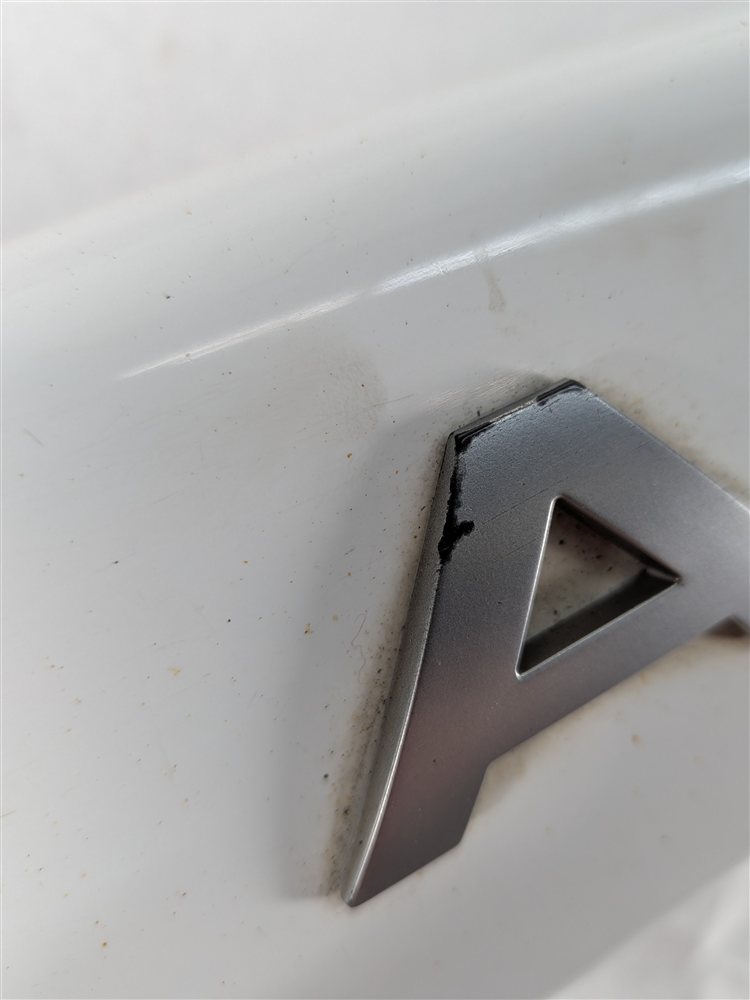 Thumbnail 8: 2011 RANGE ROVER SPORT L320 REAR TAILGATE LOWER TRIM MOULDING w/ LETTERS (White)
