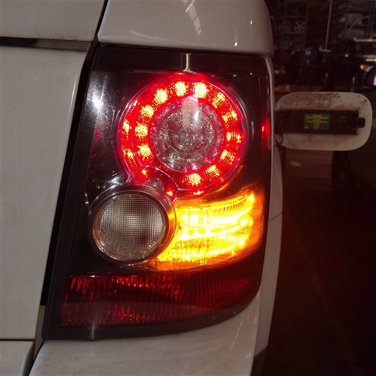 Thumbnail 2: 2010-2011 RANGE ROVER SPORT (L320) RIGHT PASSENGER TAILLIGHT BRAKE LIGHT LAMP
