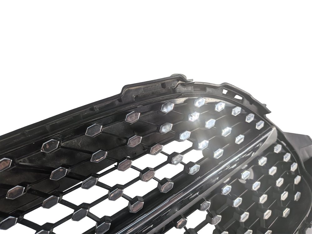Thumbnail 8: 15-18 MERCEDES C CLASS W205 FRONT UPPER DIAMOND GRILLE w/SURROUND CAMERA