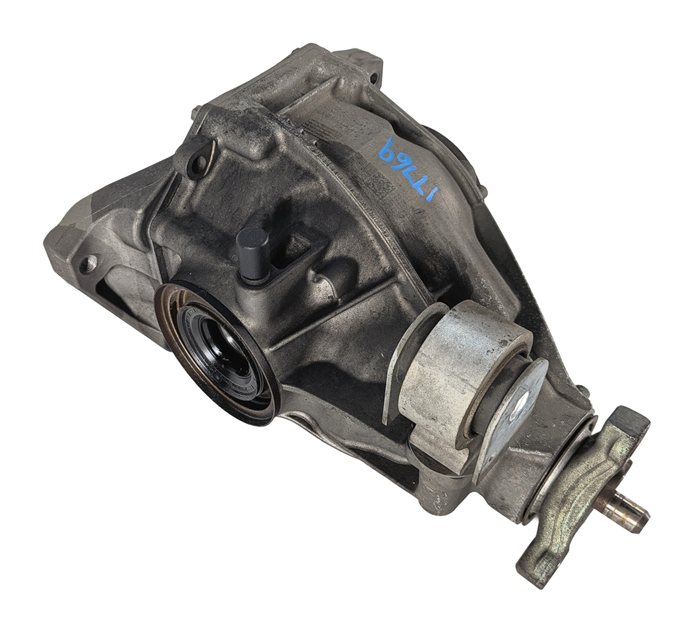 16-17 MERCEDES C43 C450 W205 REAR DIFFERENTIAL AXLE CARRIER