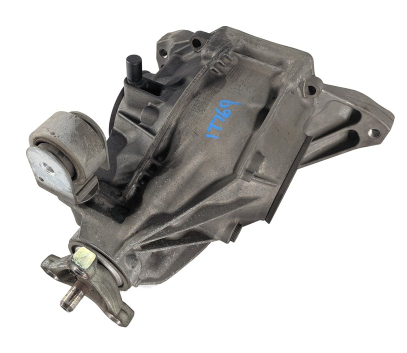 Thumbnail 2: 16-17 MERCEDES C43 C450 W205 REAR DIFFERENTIAL AXLE CARRIER