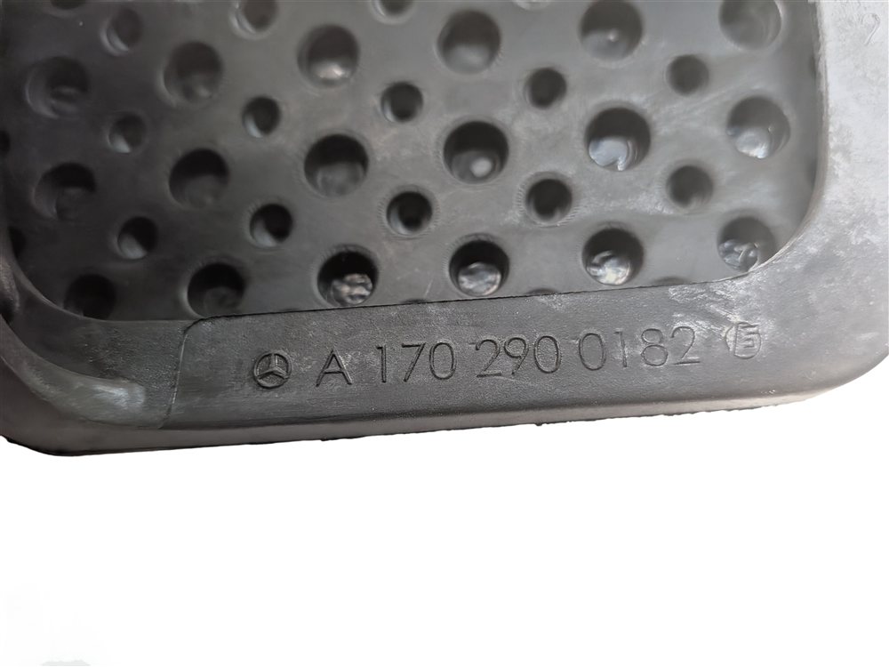 Thumbnail 3: 2016 MERCEDES C450 (W205) BRAKE PEDAL RUBBER PAD COVER