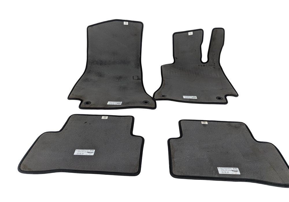 Thumbnail 3: 2016 MERCEDES C450 W205 FRONT REAR AMG CARPET FLOOR MAT SET/4 BLACK RED