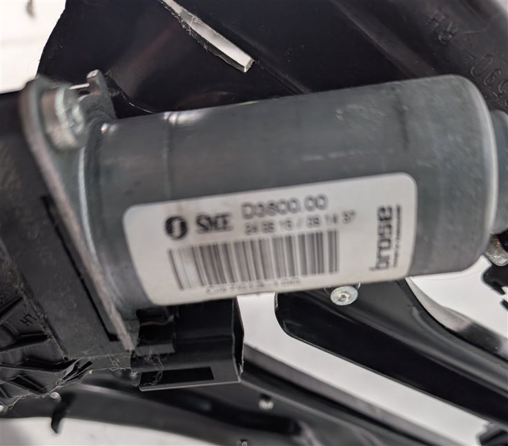 Thumbnail 5: 15-17 MERCEDES C CLASS W205 FRONT LEFT DRIVER POWER SEAT TRACK w/MOTORS
