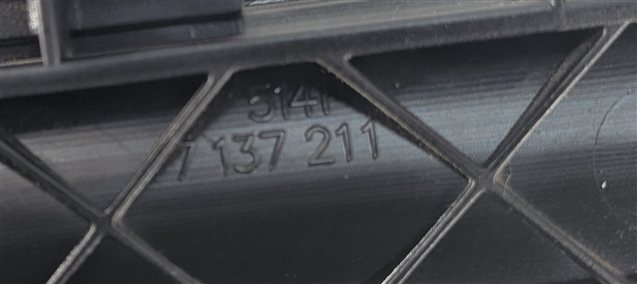 Thumbnail 6: 07-13 BMW X5 (E70) LEFT REAR DOOR RETRACTABLE WINDOW UV SUN SCREEN SHADE (BLACK)