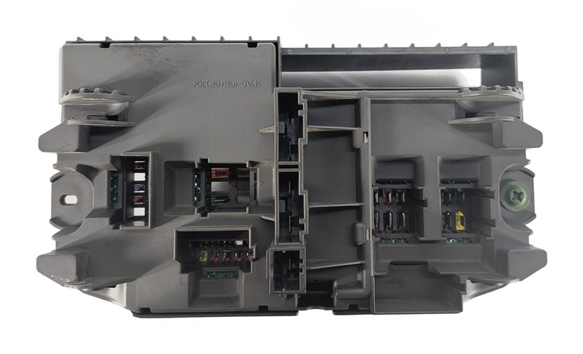 Thumbnail 4: 2010 BMW X5 (E70) 4.8L FRONT POWER DISTRIBUTION FUSE BOX RELAY CARRIER
