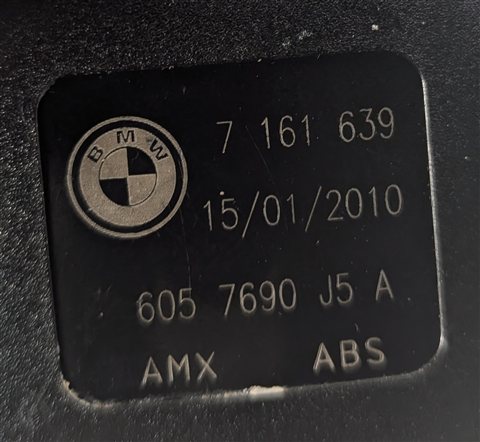 Thumbnail 4: 2010 BMW X5 (E70) REAR 2ND ROW SEAT SEATBELT BUCKLE RECEIVER SET/3 (Black)