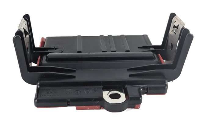 Thumbnail 3: 2010 BMW X5 (E70) 4.8L POSITIVE BATTERY TERMINAL POWER DISTRIBUTION BLOCK