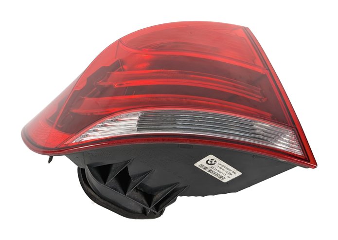 Thumbnail 4: 2012-2015 BMW X1 (E84) LEFT DRIVER REAR OUTER TAILLIGHT BRAKE LIGHT LAMP