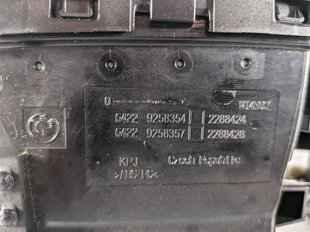 Thumbnail 5: 2013 BMW X1 E84 FRONT CENTER DASH HVAC HEAT AIR AC VENT (Black)