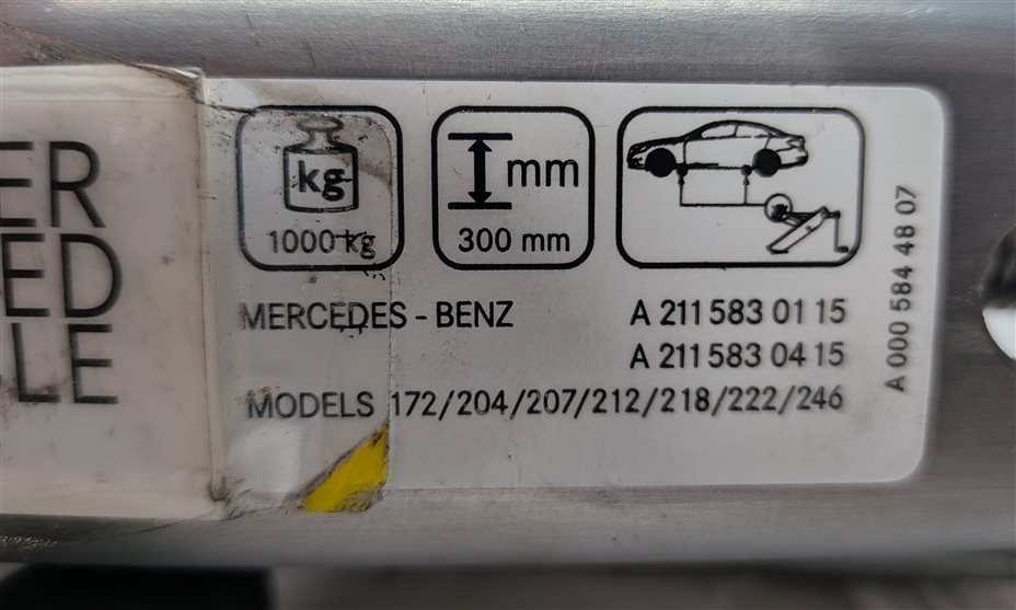 Thumbnail 5: 2011 MERCEDES C300 (W204) EMERGENCY SPARE TIRE CAR LIFT JACK TOOL KIT