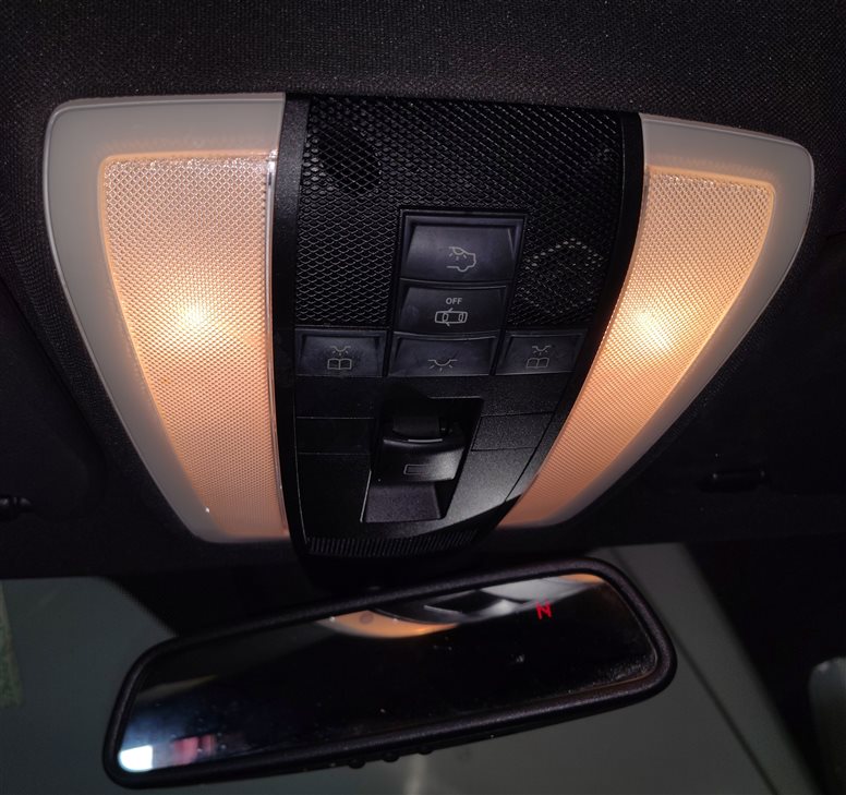 Thumbnail 2: 2011 MERCEDES C300 (W204) OVERHEAD DOME MAP LIGHT SUNROOF SWITCH CONSOLE (Black)