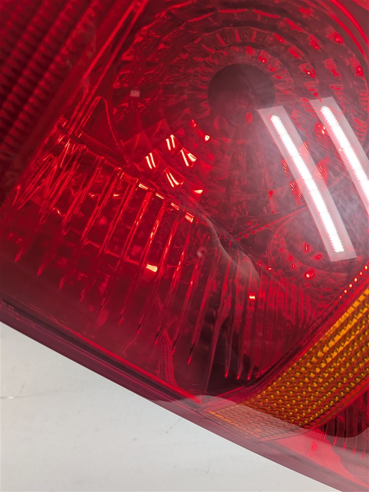 Thumbnail 8: 2005-2009 LAND ROVER LR3 RIGHT PASSENGER REAR TAILLIGHT BRAKE LIGHT STOP LAMP