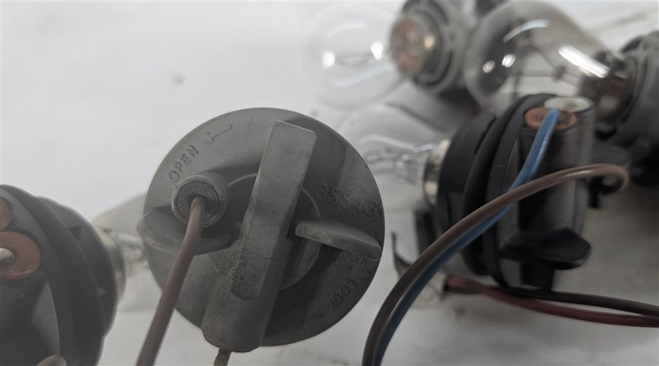 Thumbnail 4: 2008 LAND ROVER LR3 (L319) REAR TAIL LIGHT BULB SOCKET WIRE HARNESS LOOM