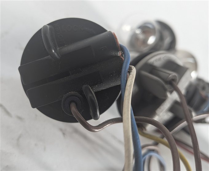 Thumbnail 5: 2008 LAND ROVER LR3 (L319) REAR TAIL LIGHT BULB SOCKET WIRE HARNESS LOOM
