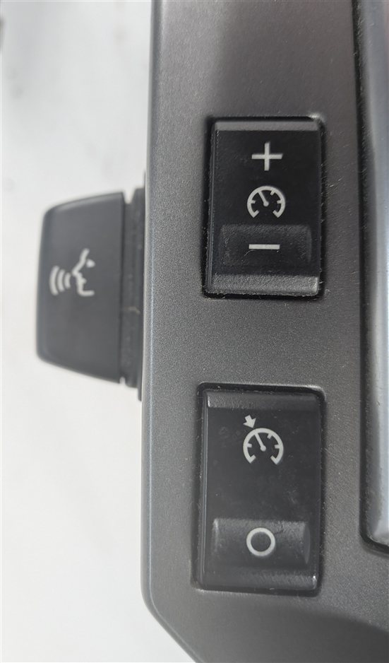 Thumbnail 5: 2008 LAND ROVER LR3 (L319) STEERING WHEEL RADIO CRUISE CONTROL SWITCH SET/2