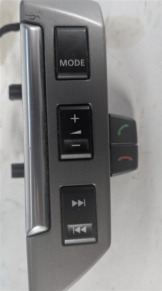 Thumbnail 6: 2008 LAND ROVER LR3 (L319) STEERING WHEEL RADIO CRUISE CONTROL SWITCH SET/2