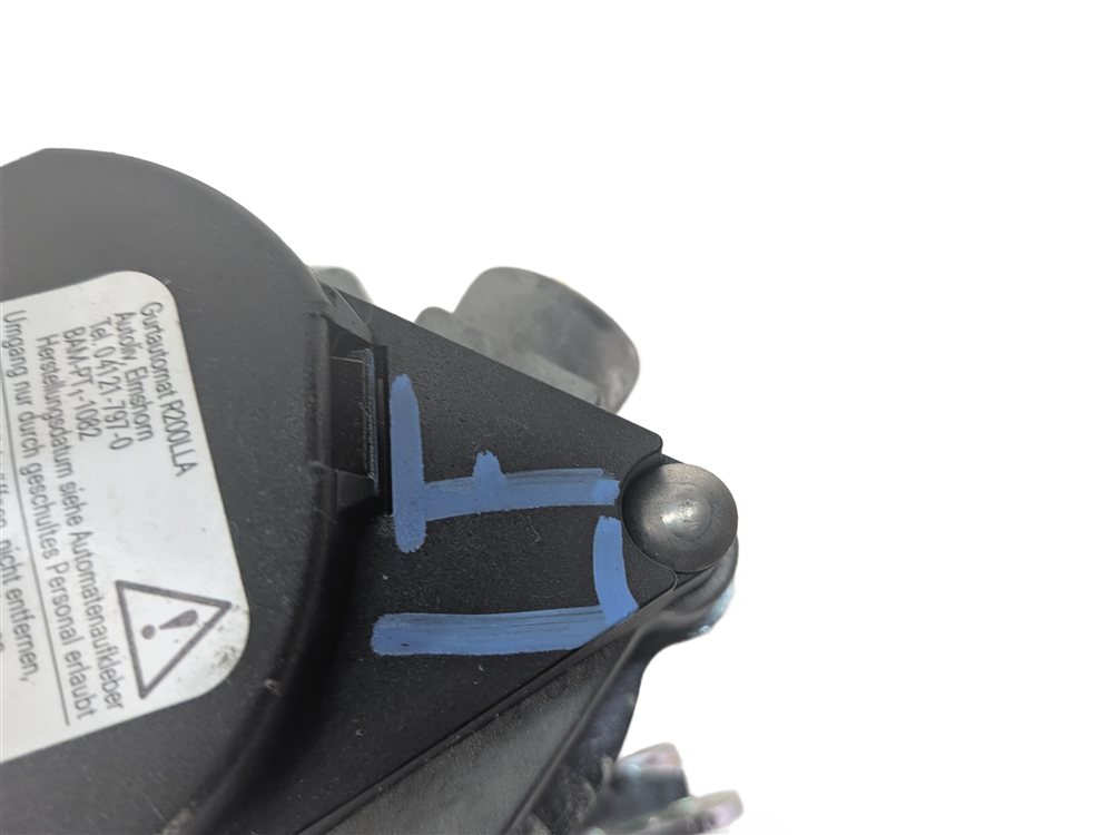 Thumbnail 5: 11-16 BMW 528i 535i 550i M5 (F10) FRONT LEFT DRIVER SEATBELT RETRACTOR (Black)